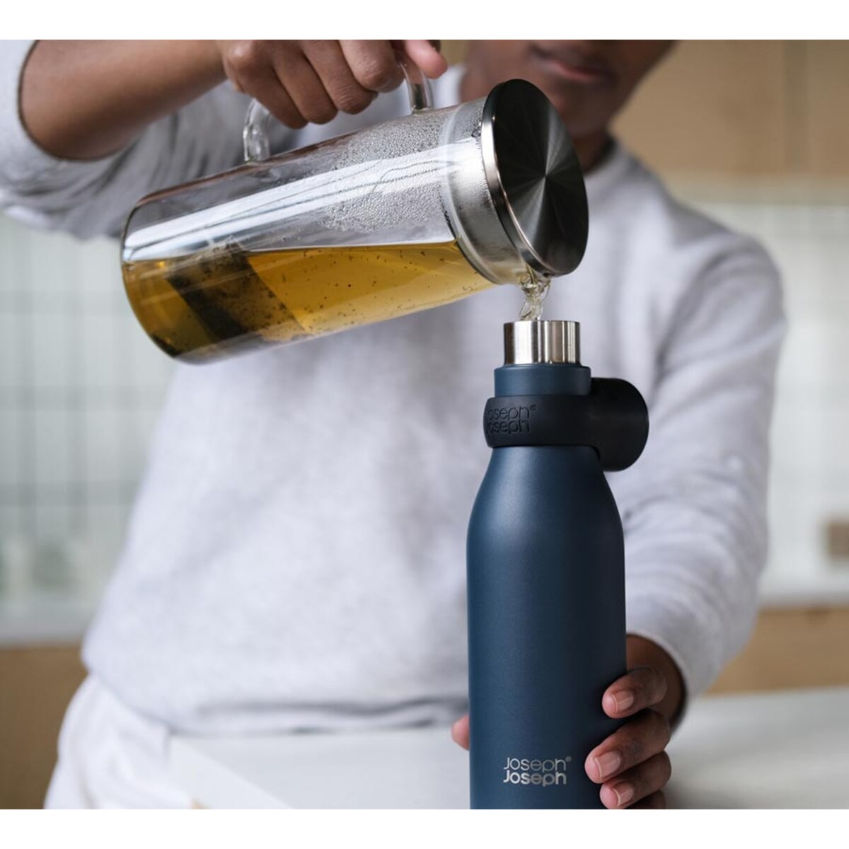 Butelka termiczna granatowa Loop, 500 ml, Joseph Joseph