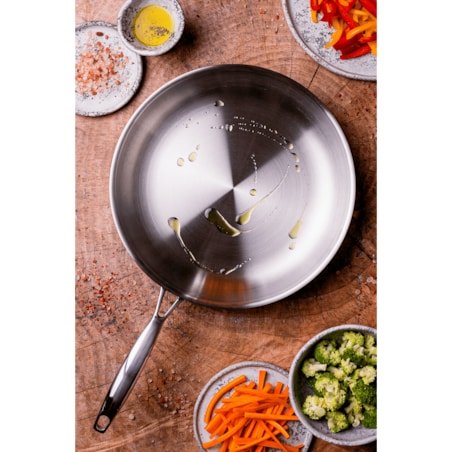 Profesjonalna patelnia stalowa Hikari 28 cm z pokrywką Na indukcje Na gaz Nierdzewna