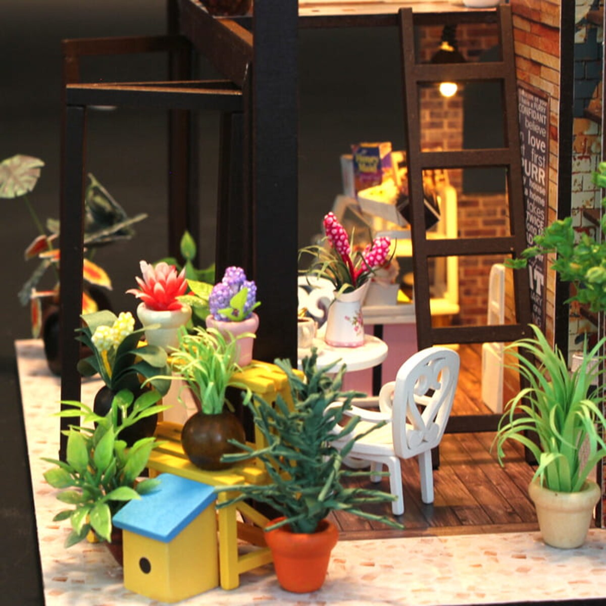 Miniaturowy domek - Kawa o poranku