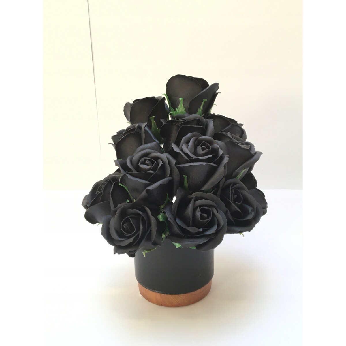 BUKIET CZARNE MYDLANE WIECZNE RÓŻE na smutek żal pamiętamy dekoracja box
