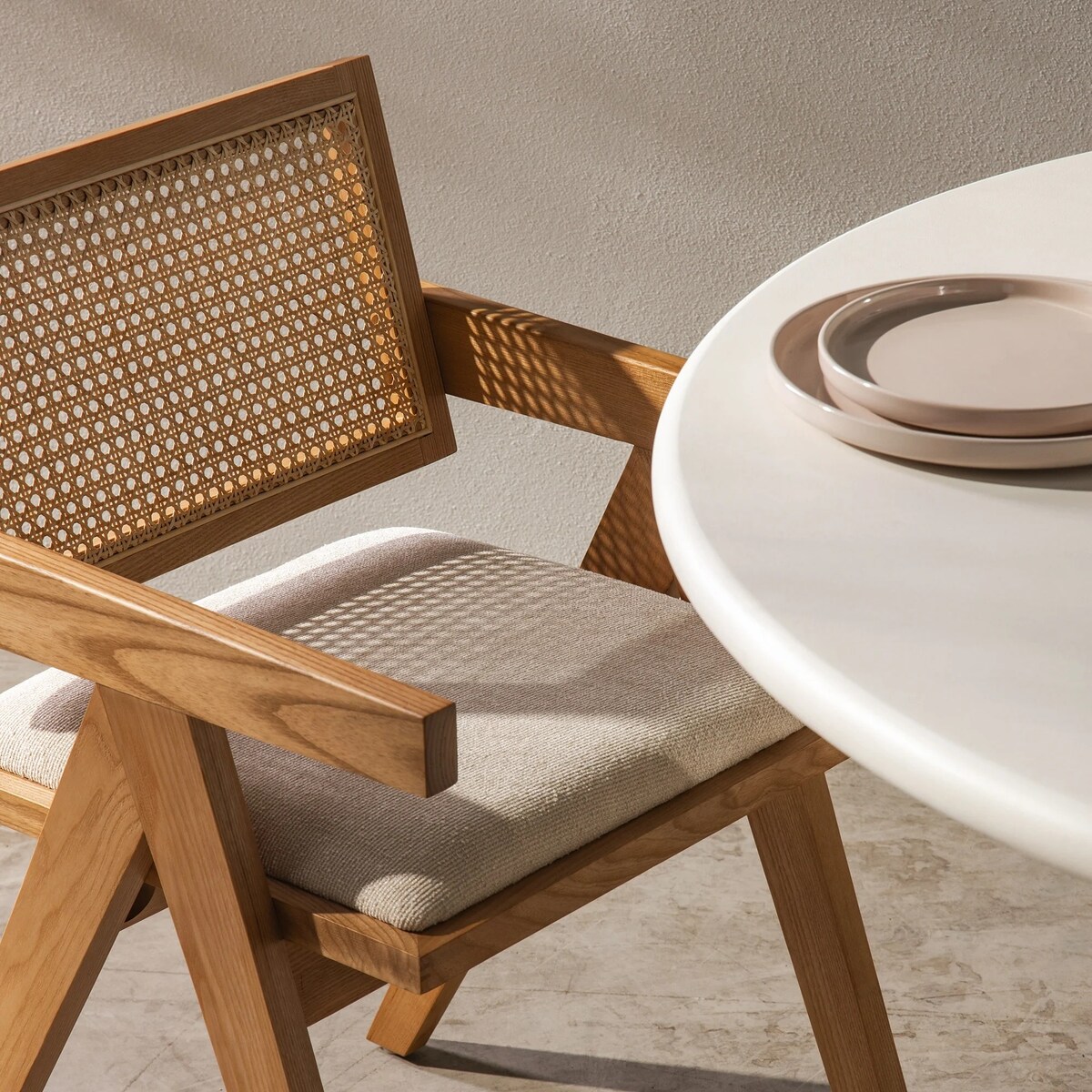 Krzesło z podłokietnikami, miękkie siedzisko, KIEMER - II jasnobrązowe