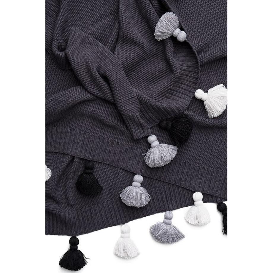 Narzuta z frędzlami grafitowa 155 x 240 cm
