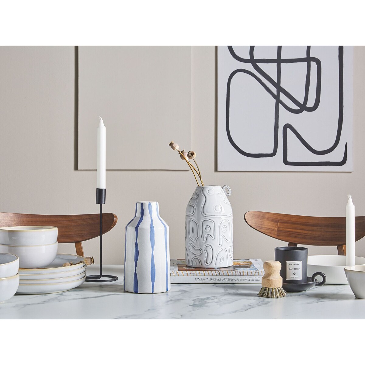 Wazon na kwiaty ceramiczny biały z niebieskim ASSUS