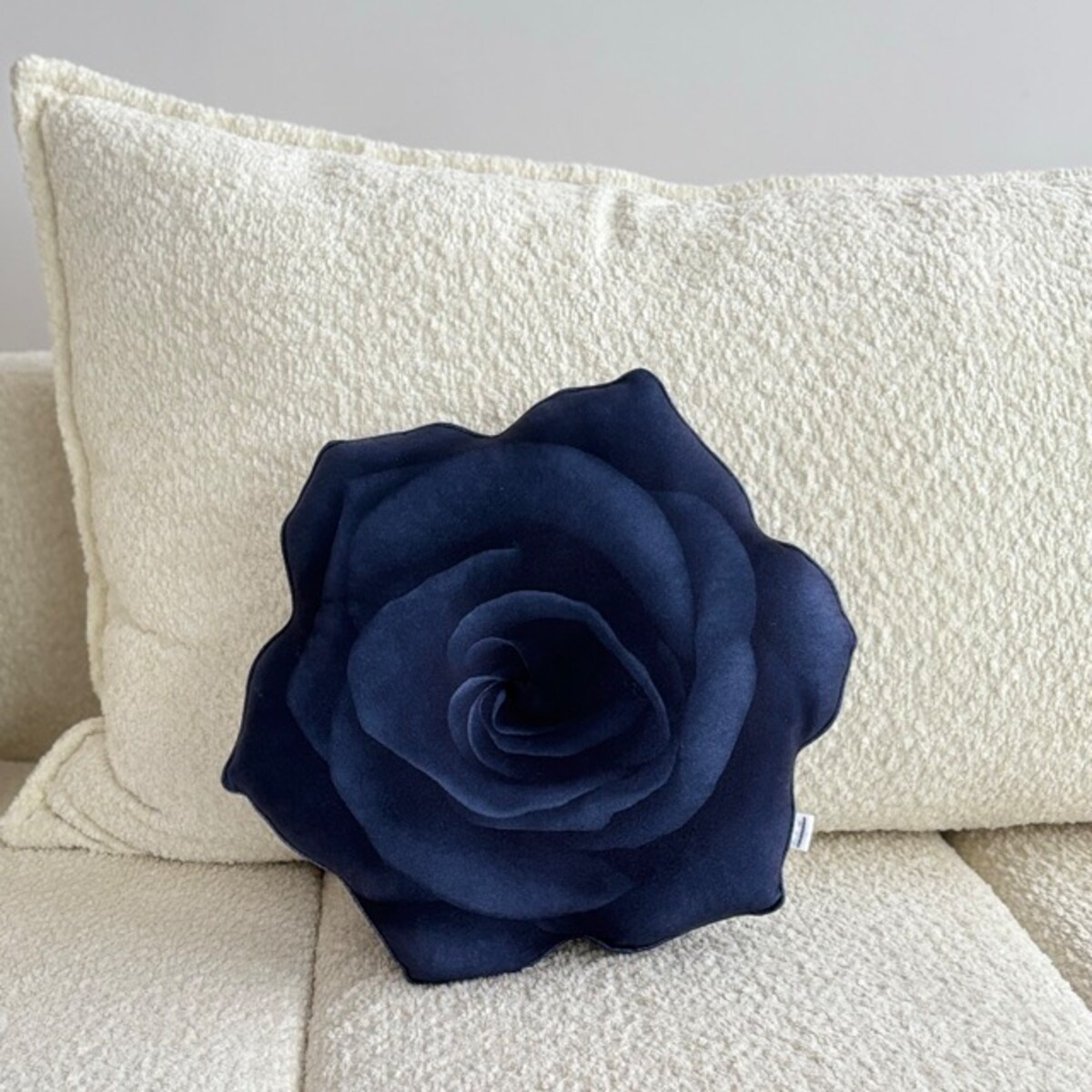 Poduszka kwiat czarna Róża mała