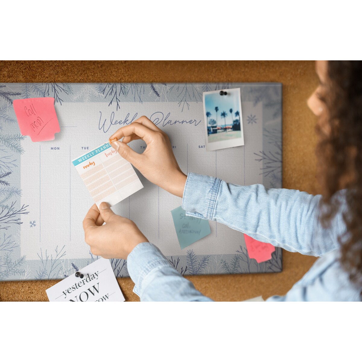 Tablica korkowa Planer tygodniowy 60x40cm - drewniane pinezki