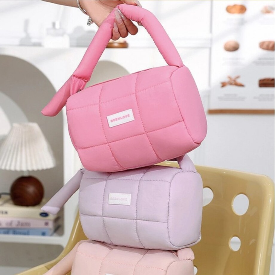 Kosmetyczka damska pikowana kuferek z rączką 18,5 x 12,5 x 13 cm KS140FIO