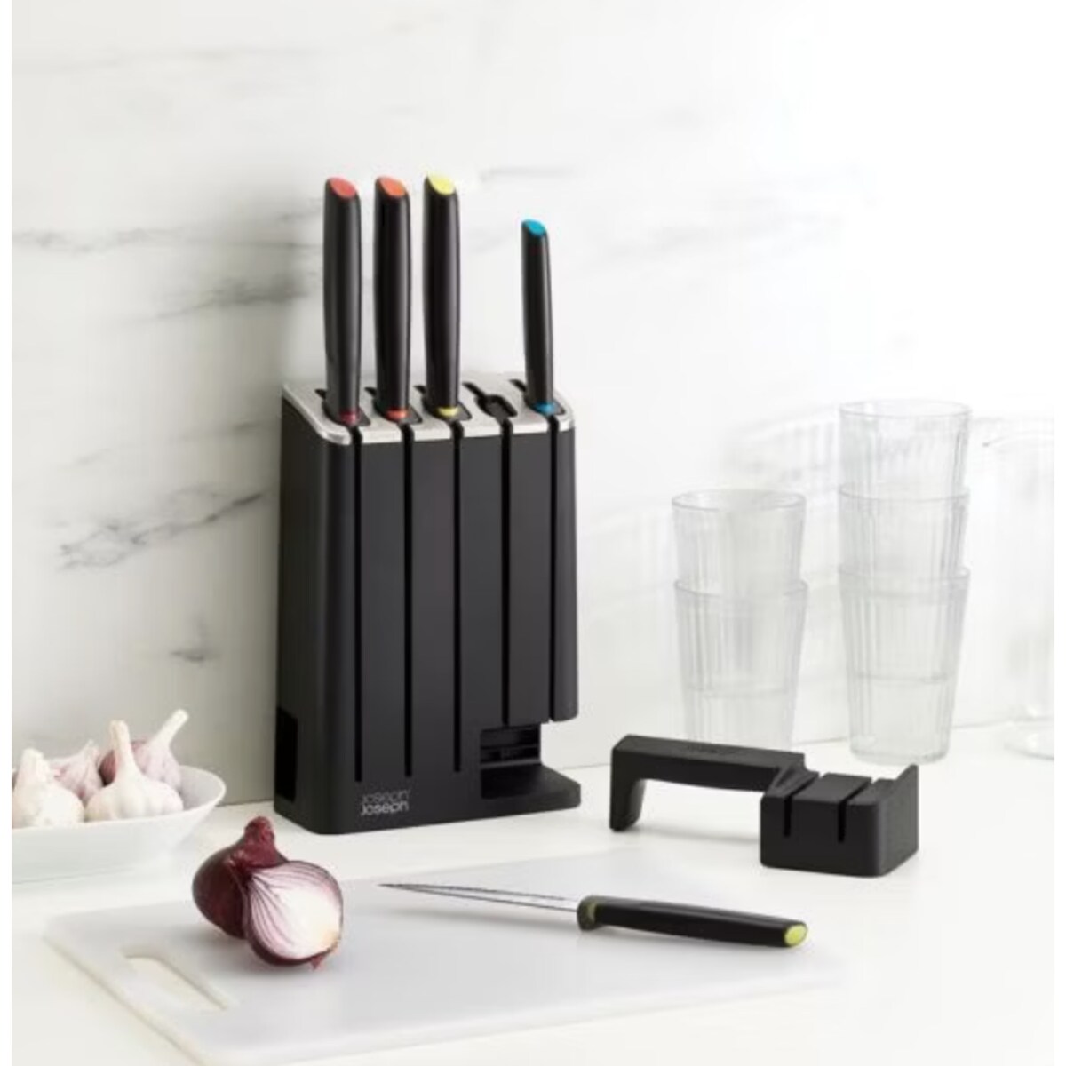 Zestaw 5 noży w bloku z ostrzałką Elevate, Joseph Joseph