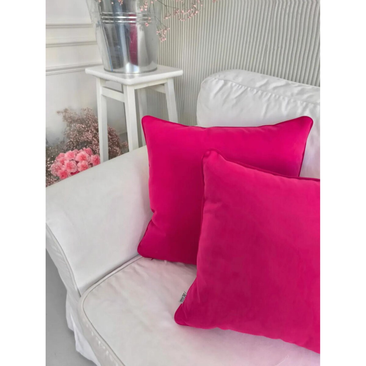 Różowa poduszka ozdobna 45x45 cm Darsi - fuksja