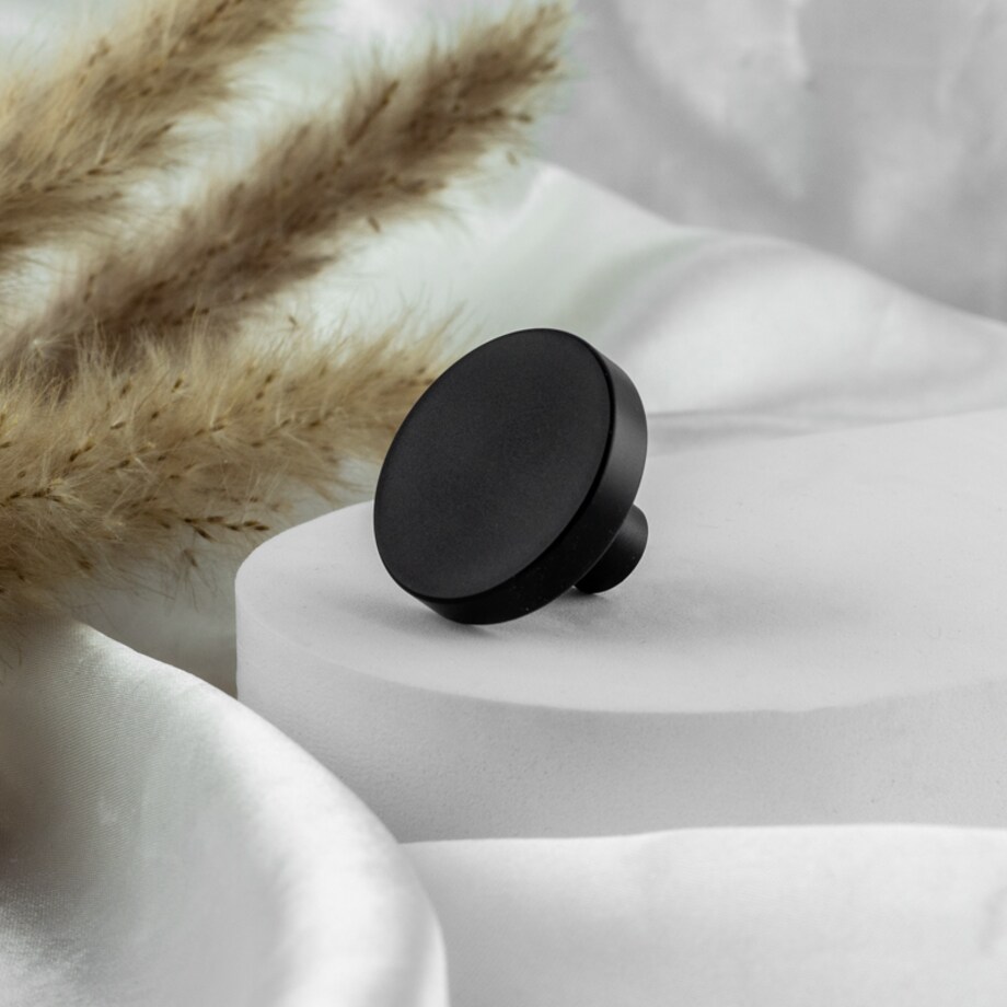 Gałka do mebli uchwyt meblowy czarna klasyczna minimalistyczna do szafek szuflad 30mm