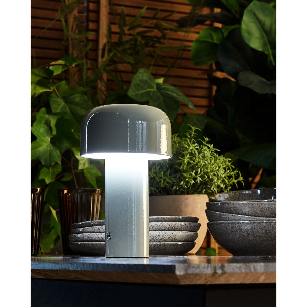 Bezprzewodowa lampa stołowa metalowa szara BESOS