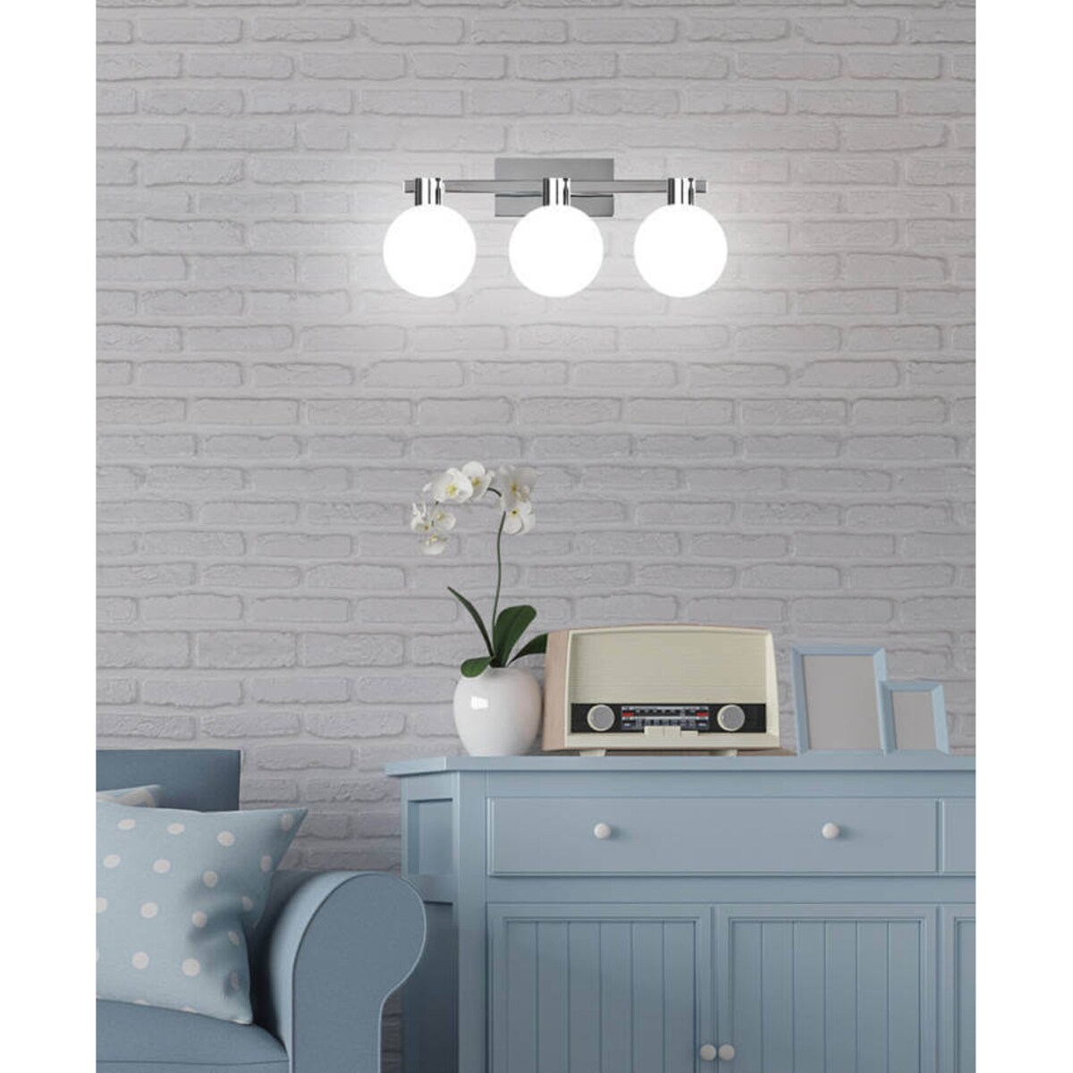 Salonowa lampa ścienna Maldus szklane kule chrom białe