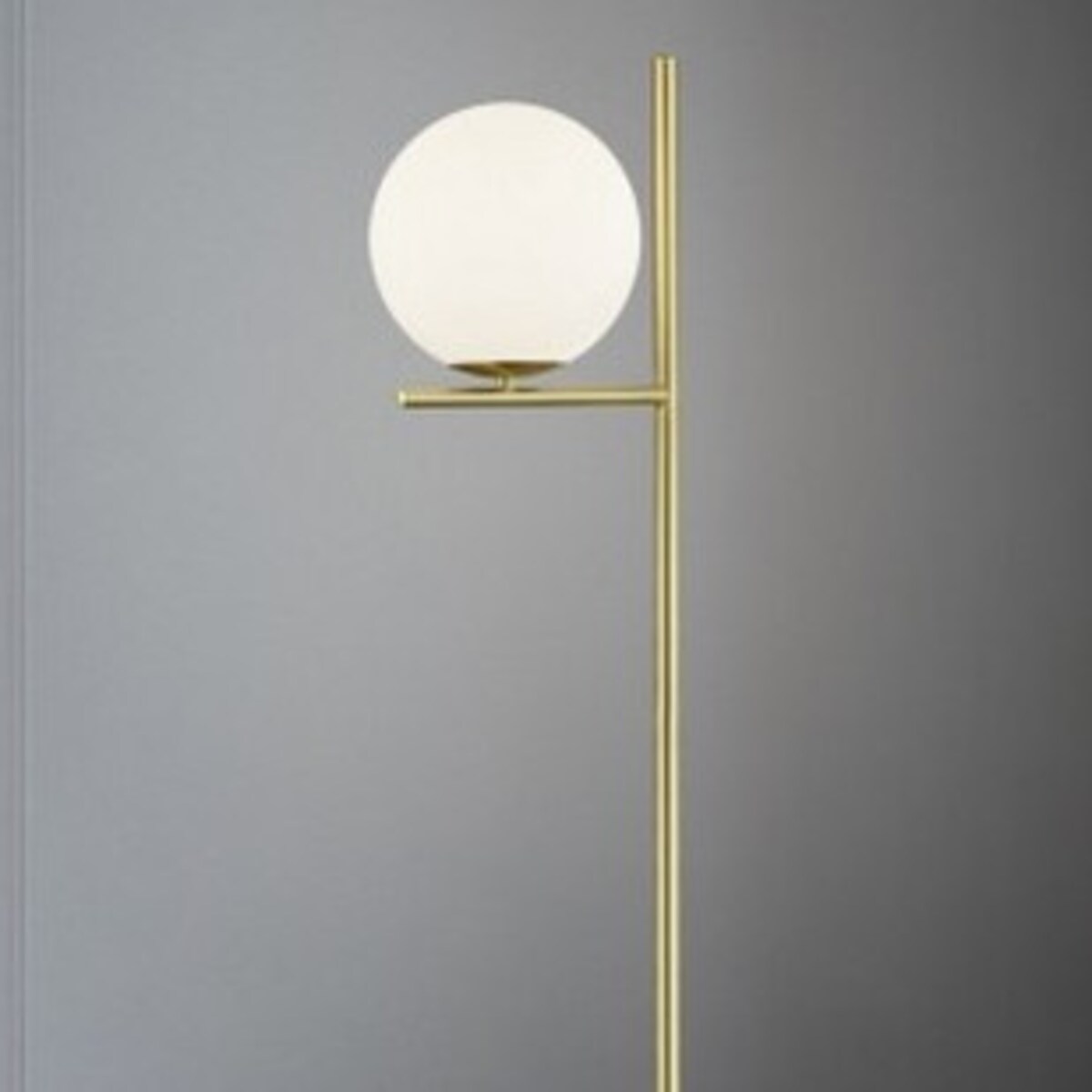 Modernistyczna LAMPA podłogowa PURE 402000108 Trio metalowa OPRAWA stojąca szklana kula mosiądz biała