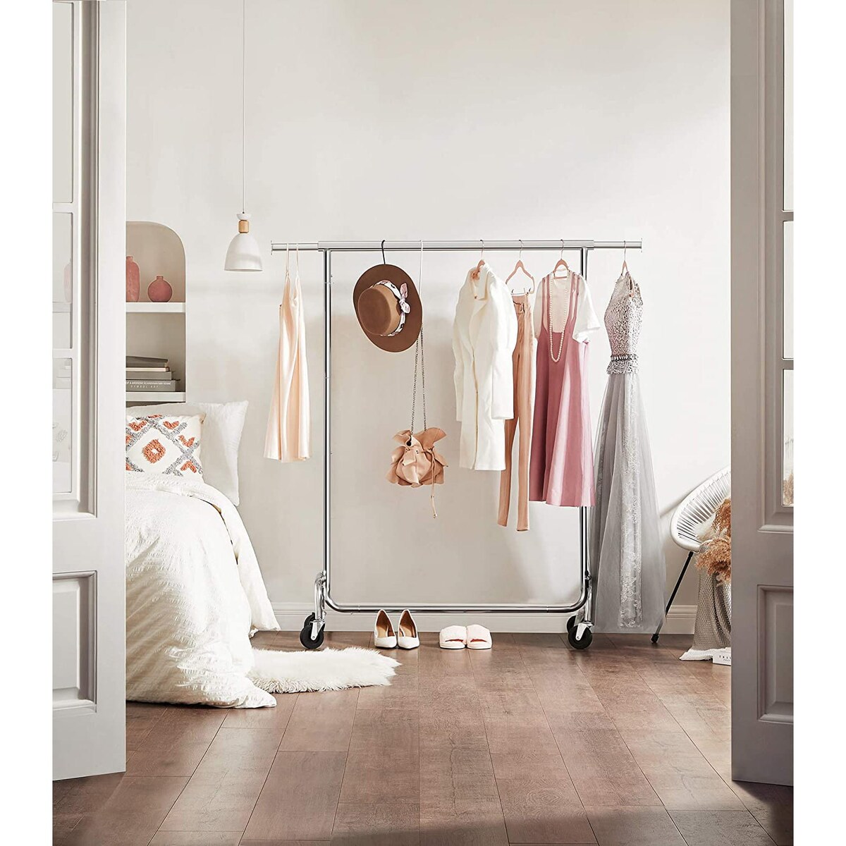 Wieszak Na Ubrania Na Kółkach do przedpokoju korytarza sypialni Srebrny