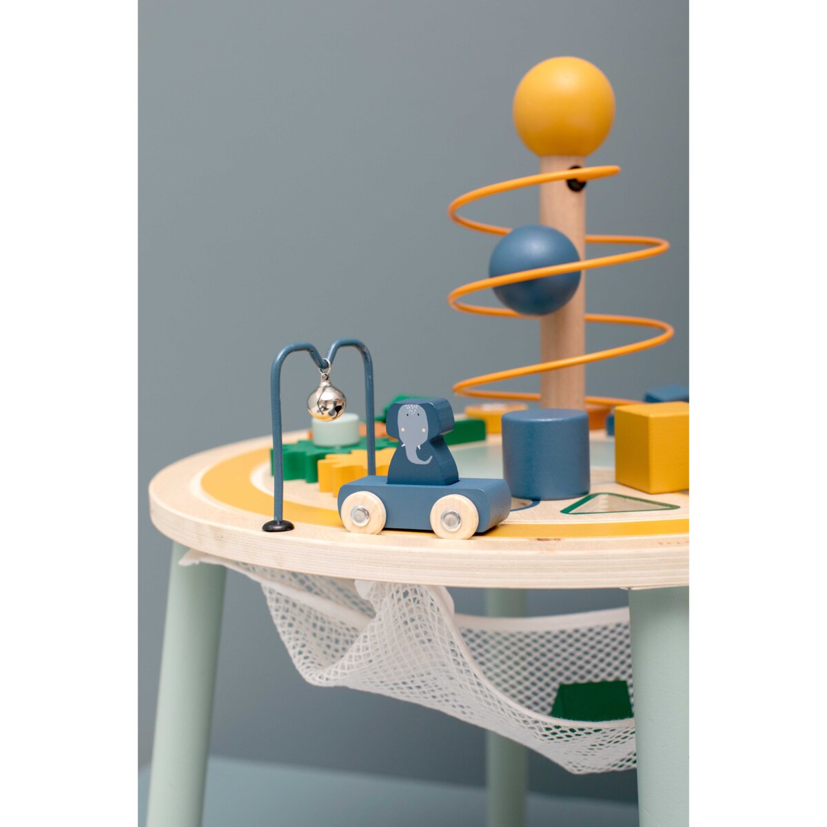 Drewniany stolik edukacyjny ze zwierzątkami