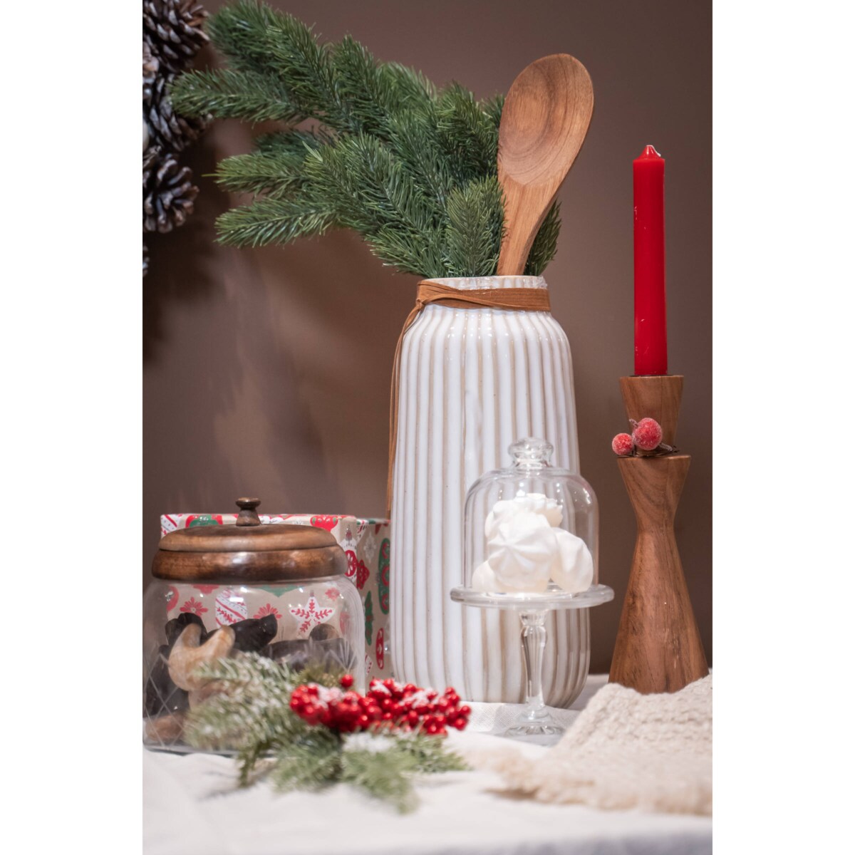 Ceramiczny wazon z ozdobnym rzemieniem, 28,5 cm