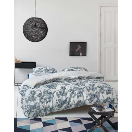 Ekskluzywna szara pościel z satyny bawełnianej w malowane niebieskie kwiaty, poszewki dekoracyjne, pościel w kwiaty, Esprit, 155 x 220 cm