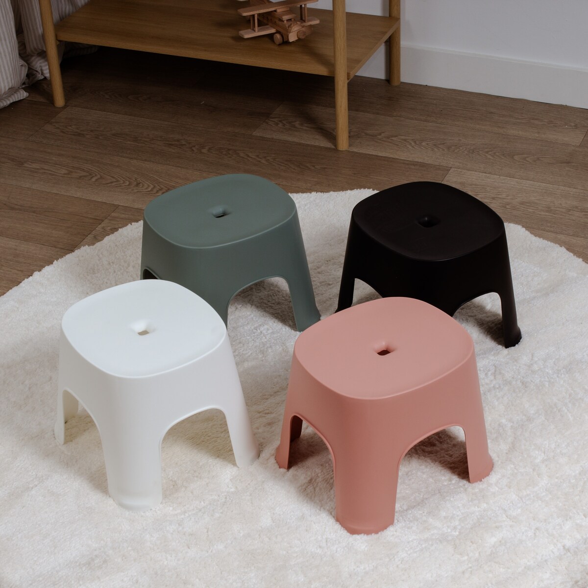 Krzesełko dla dzieci plastikowe stołek siedzisko czarne