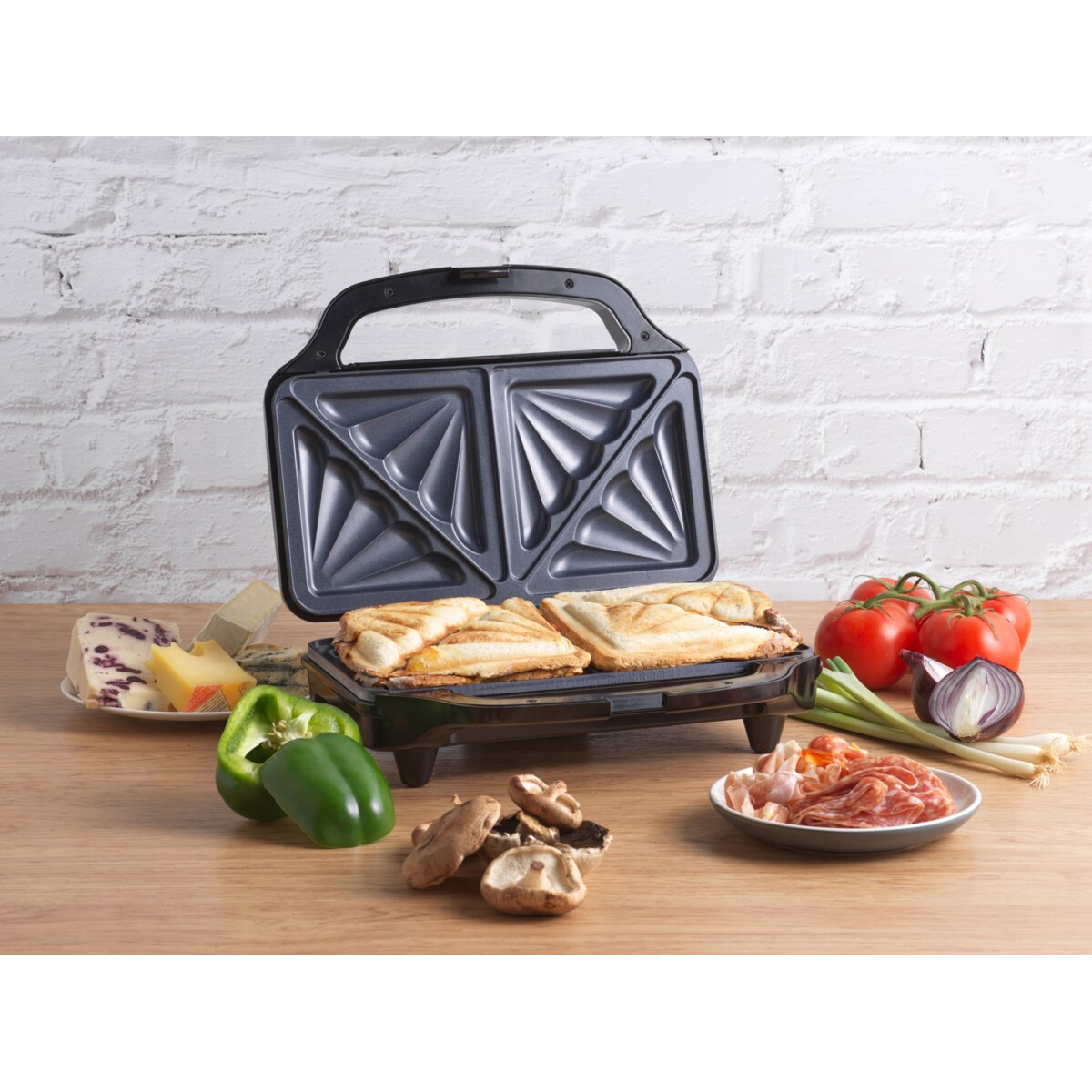 Opiekacz do kanapek trójkąty PETRA z regulacją temperatury 900 W
