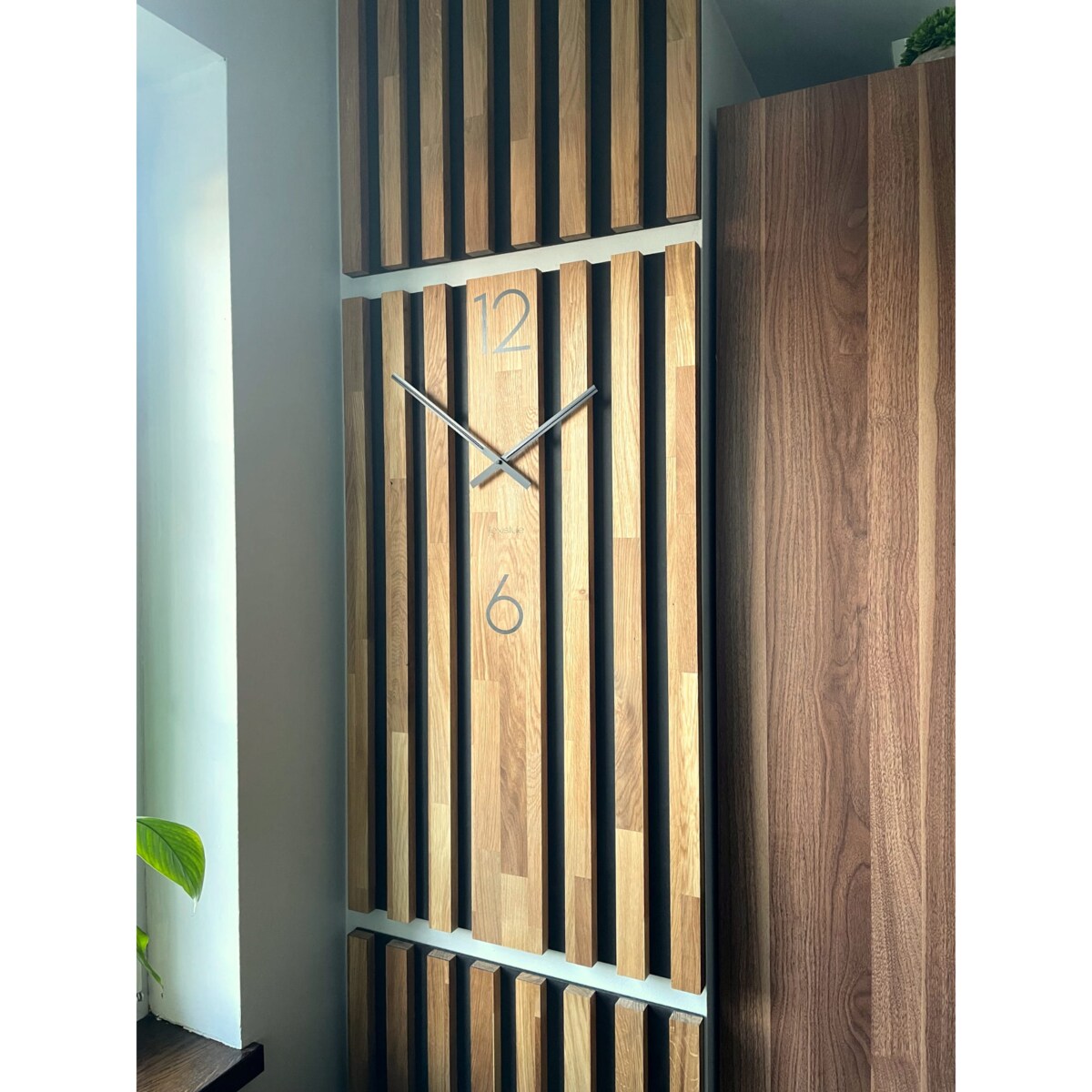 Dębowy panel ścienny Zegar w Lamelach 250x58cm