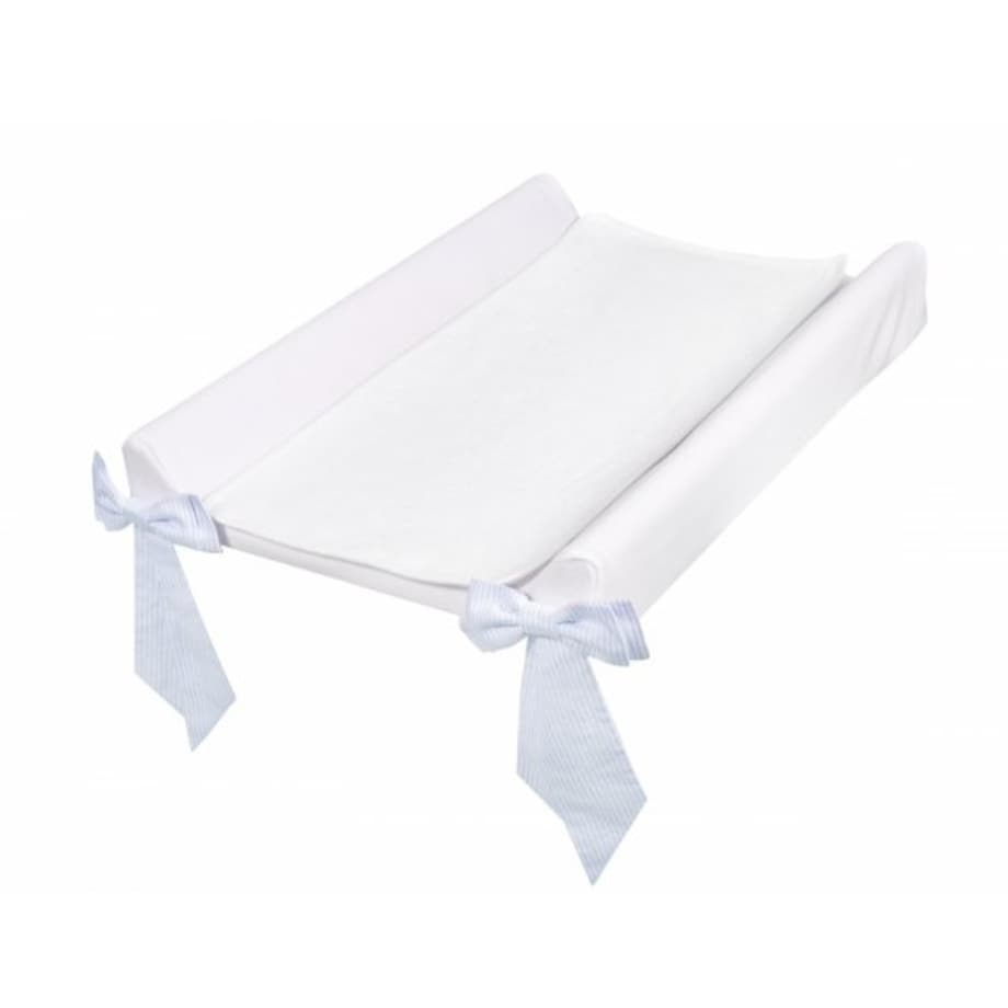 Przewijak z błękitnymi kokardami