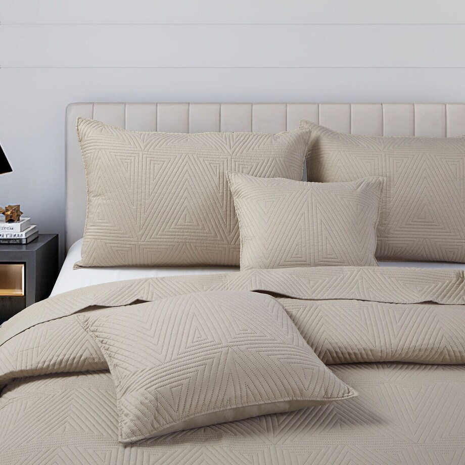 Beżowa Narzuta Pikowana na Łóżko 140x200 TRIO