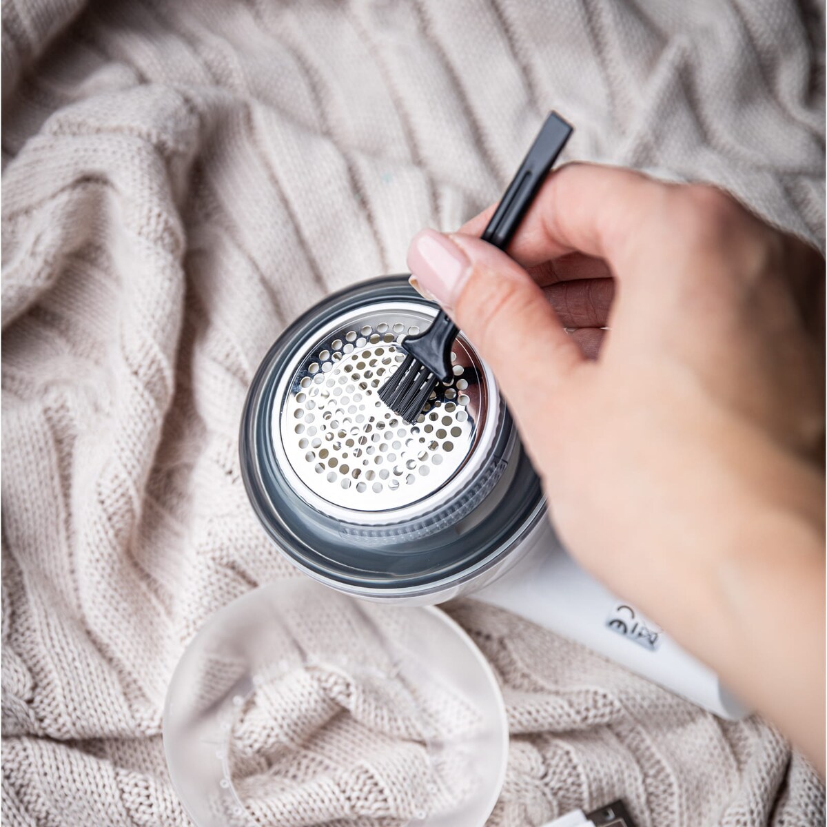 Golarka elektryczna do ubrań odzieży swetrów akumulatorowa KLAUSBERG