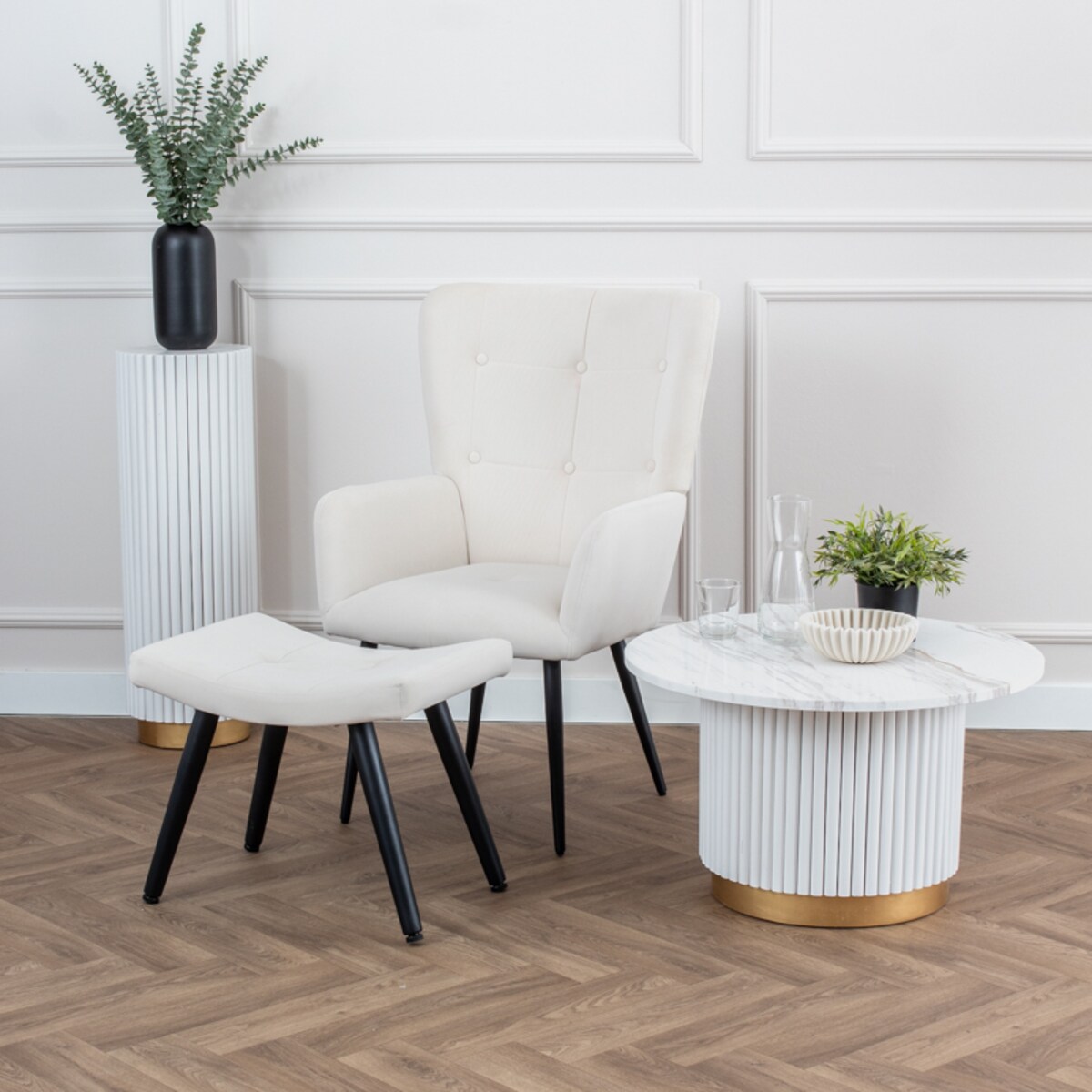 Fotel uszak z podnóżkiem do salonu wypoczynkowy welurowy tapicerowany beżowy