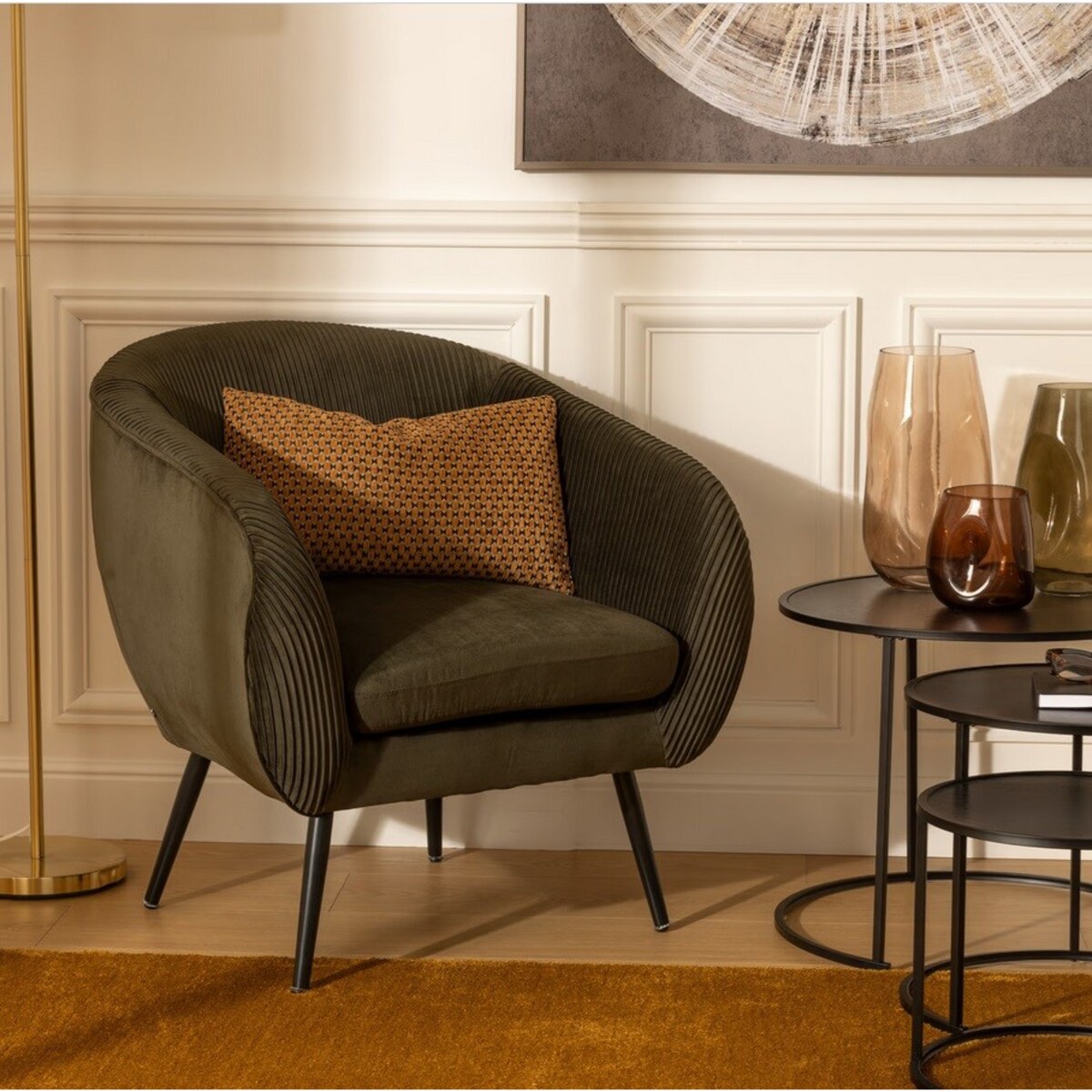 Fotel aksamitny khaki z marszczeniem