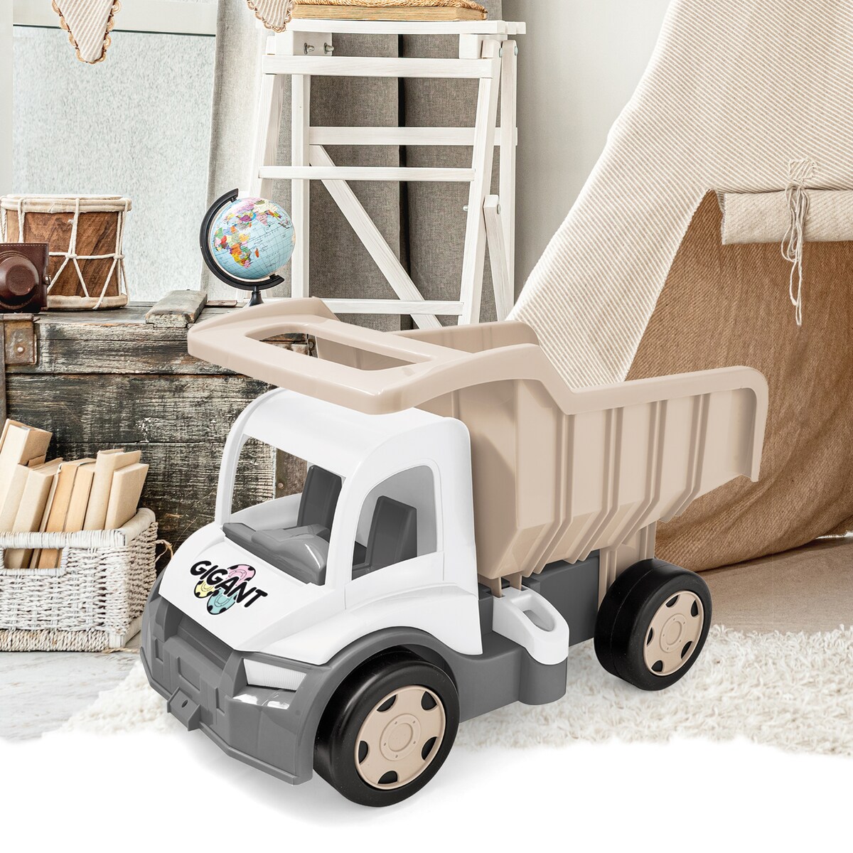 Beżowy duży samochód wywrotka dla dzieci WADER do 150kg