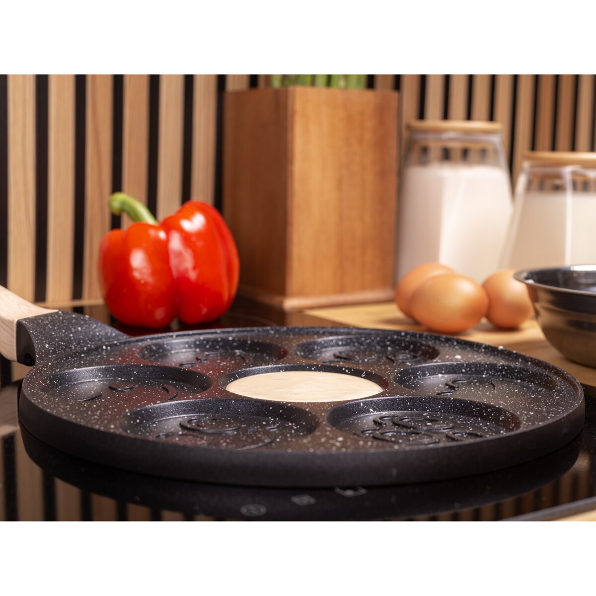Marmurowa patelnia do pancakes naleśników jajek BUŹKI MINKI EMOTKI 26cm KAMILLE