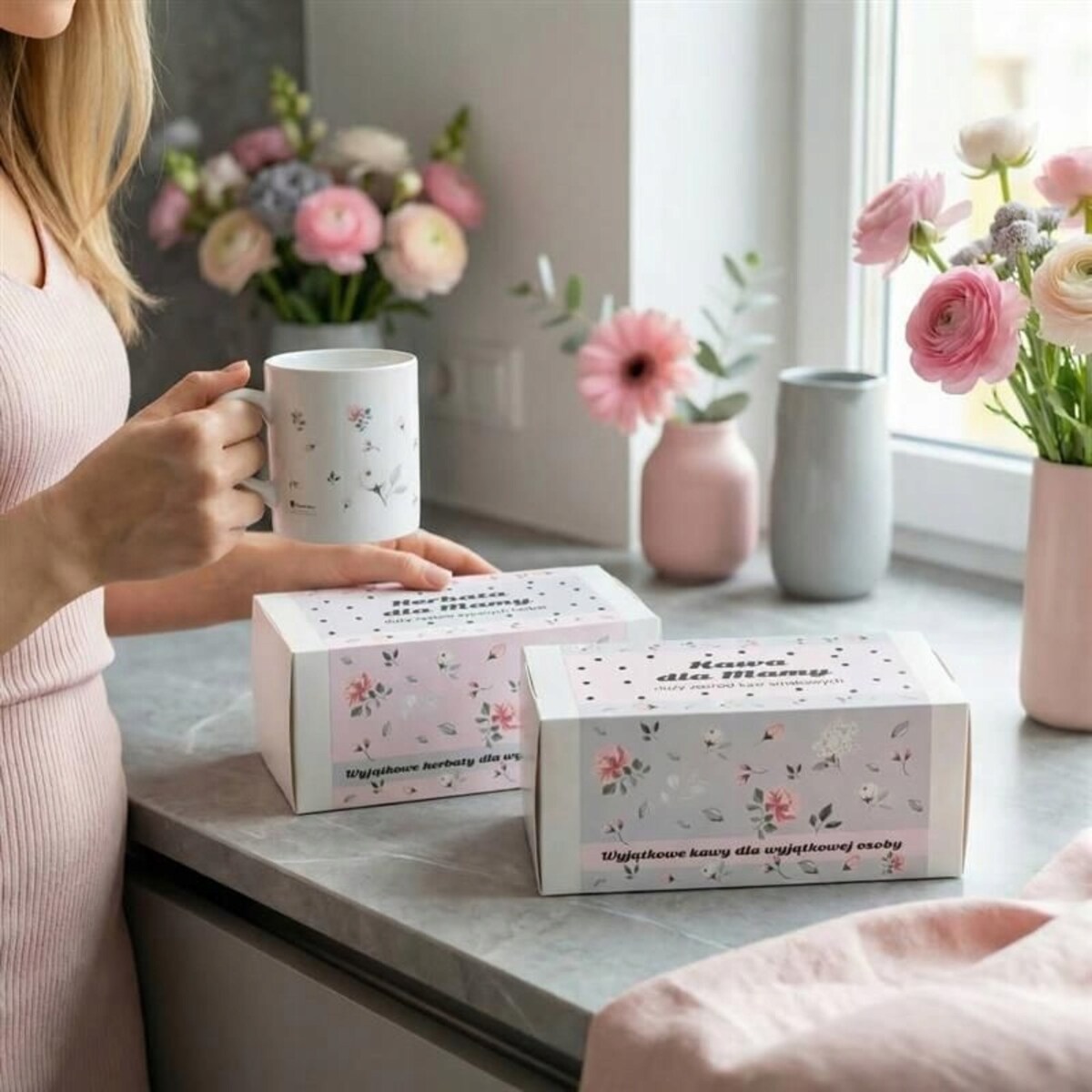 ZESTAW PREZENTOWY UPOMINKOWY BOX NA DZIEŃ MATKI URODZINY DLA MAMY TEŚCIOWEJ - MIX 20 RÓŻNYCH KAW SMAKOWYCH DESEROWYCH MIELONYCH ARABICA