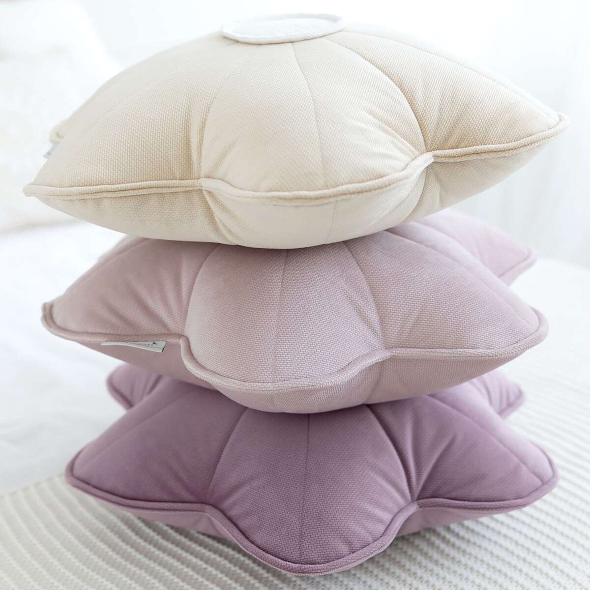 Poduszka ciemnoróżowy kwiat, Velvet Flower