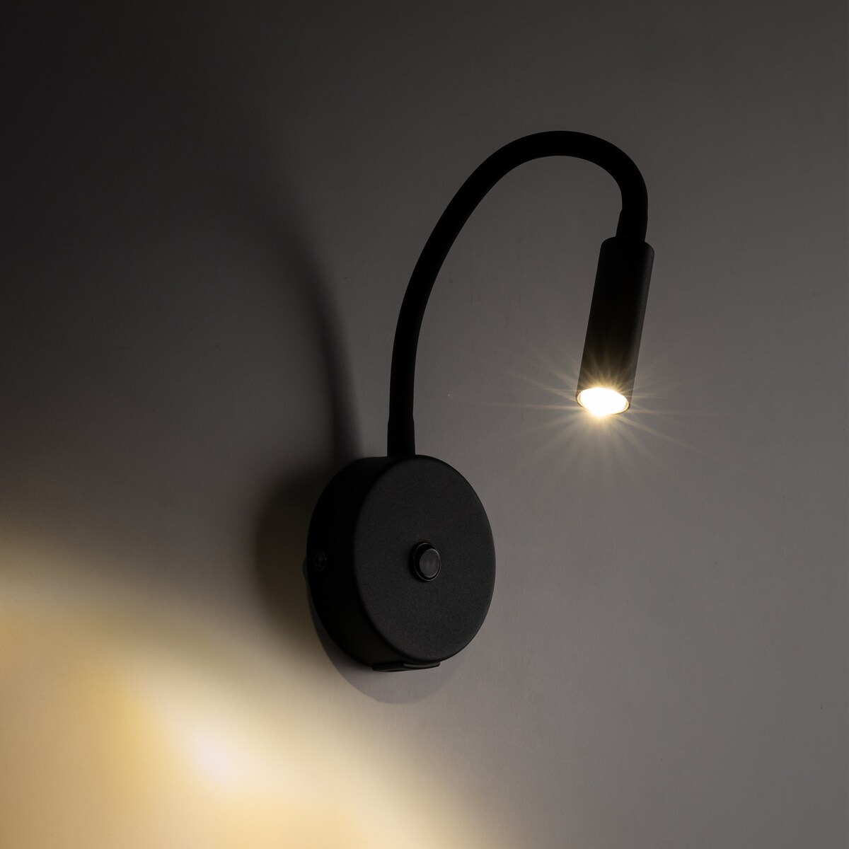 Kinkiet na wysięgniku TK Lighting Lagos Black z USB i włącznikiem, regulowany, czarny, G9