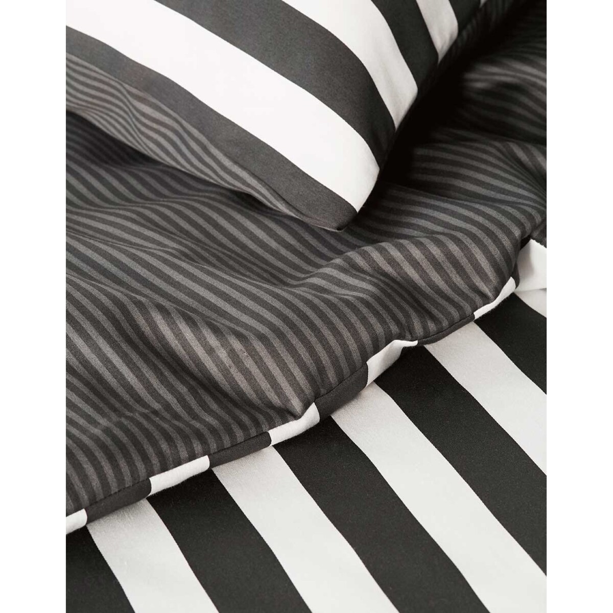 Ekskluzywna pościel z satyny bawełnianej w klasyczne czarne pasy, pościel dekoracyjna, nowoczesna pościel, Marc O'Polo