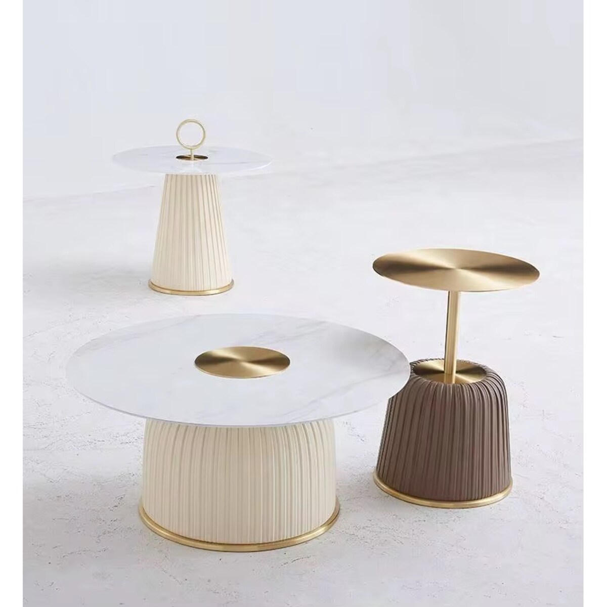 Złoty stolik kawowy plisowany Premium z kamiennym blatem Blanka 60x60x50