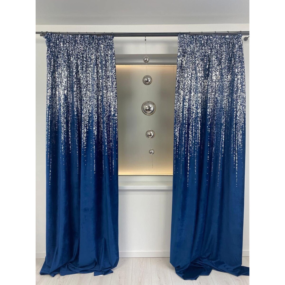 zasłona welurowa "srebrny deszcz" 140x270 na taśmie marszczącej. granat