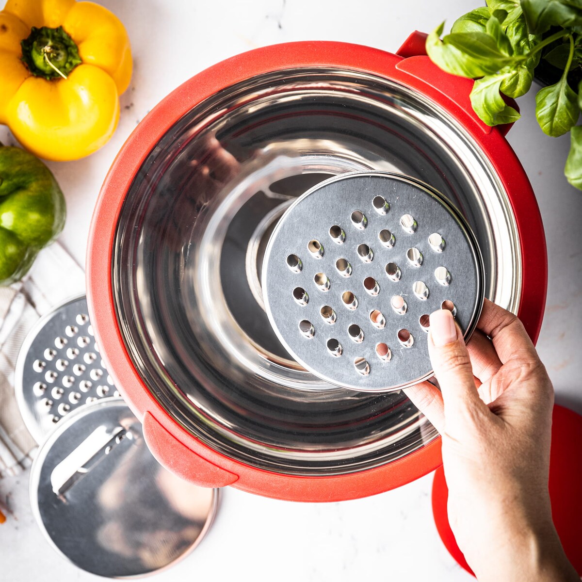 Miska kuchenna wielofunkcyjna z funkcją tarki do warzyw 24cm 5L 5 ele KINGHOFF czerwona
