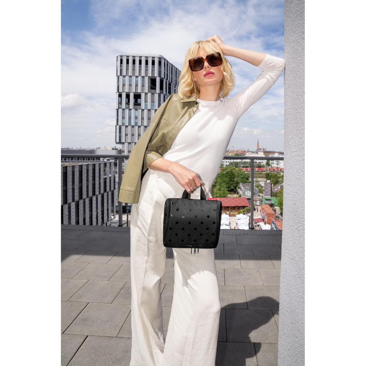 Kosmetyczka TOILETBAG, glossy dots black