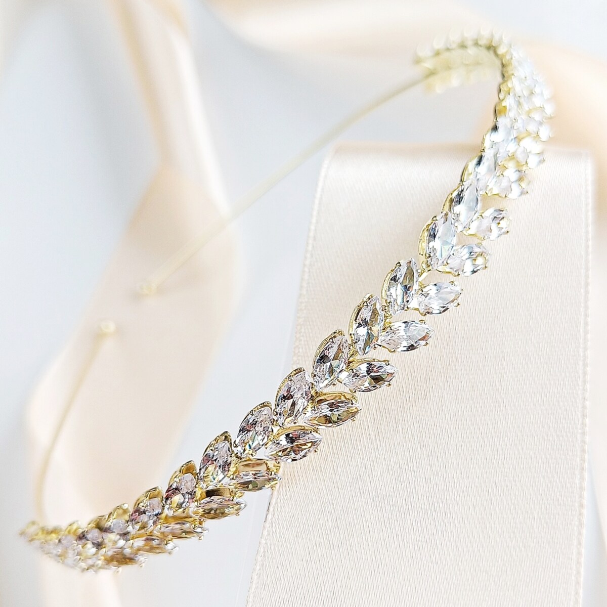 Ozdoba na włosy złota opaska ślubna ELEGANCKA strojna biżuteryjna kryształy