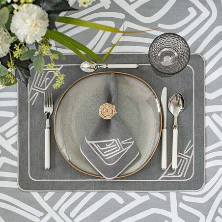 Obrus Infinity - 130 cm x 250 cm - idealny dla 6 osób