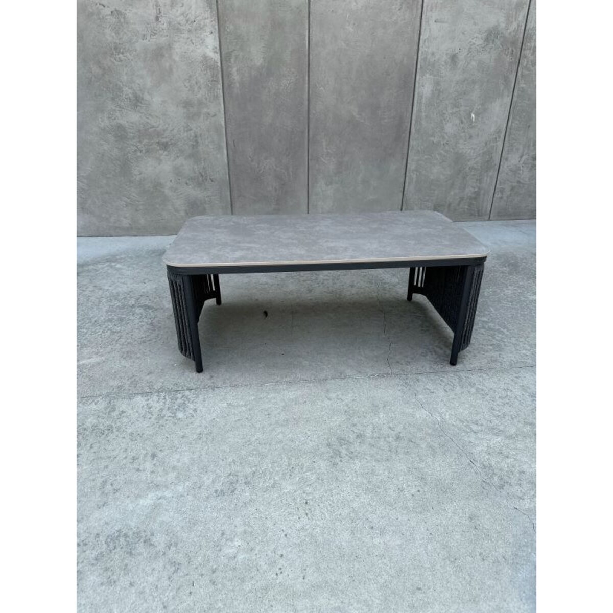 STOLIK ALUMINOWY LEONE W KOLORZE SZARYM