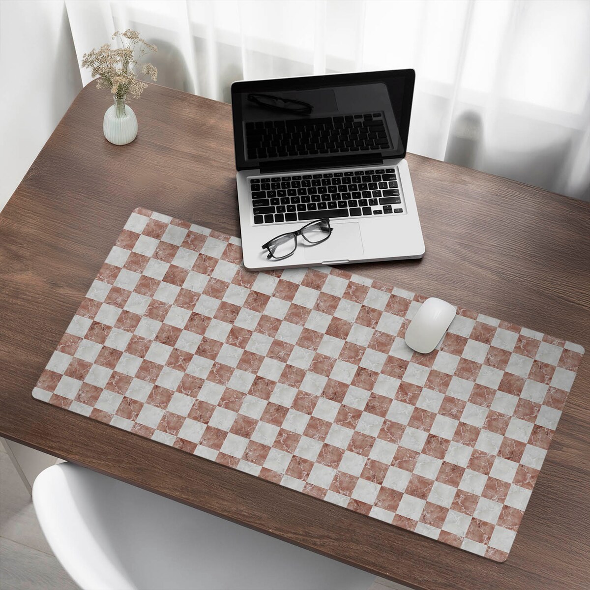 Brązowa mata na biurko Marmurowa szachownica, 100x50 cm