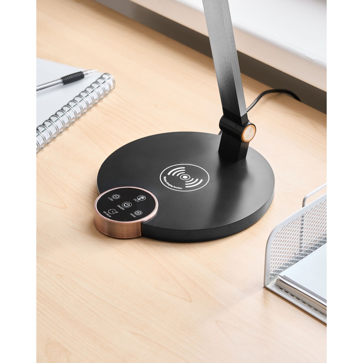 Lampa biurkowa LED CAROY Z ładowarką indukcyjną Czarny