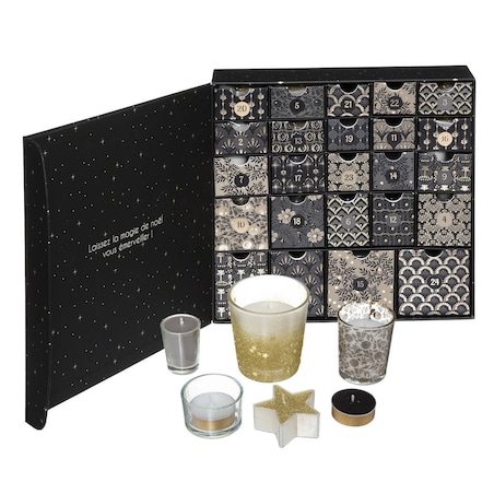 Kalendarz adwentowy z 24 świeczkami