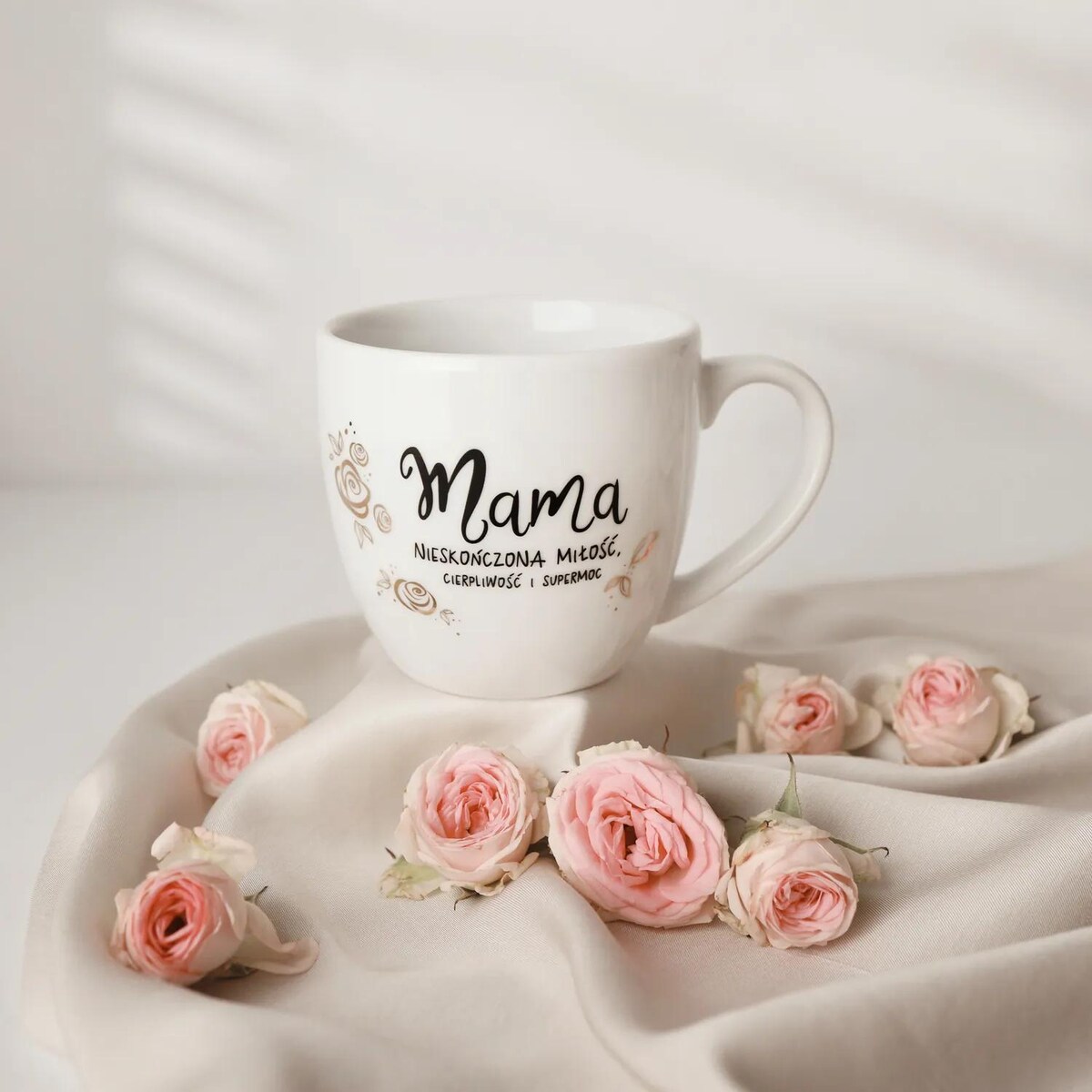 Kubek 300 ml - Mama - nieskończona miłość, cierpliwość i supermoc + złote różyczki