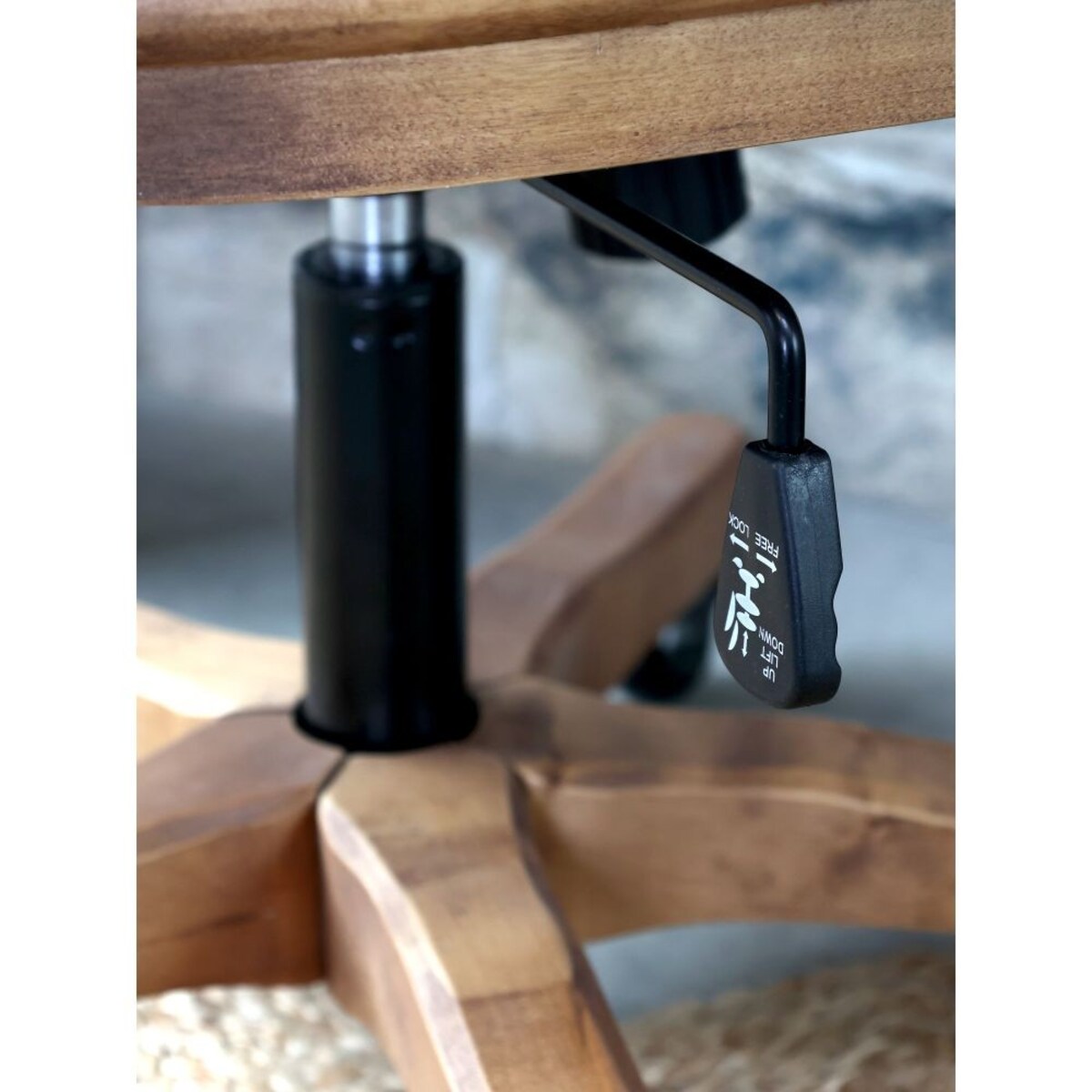 Krzesło biurowe retro z plecionką wiedeńską