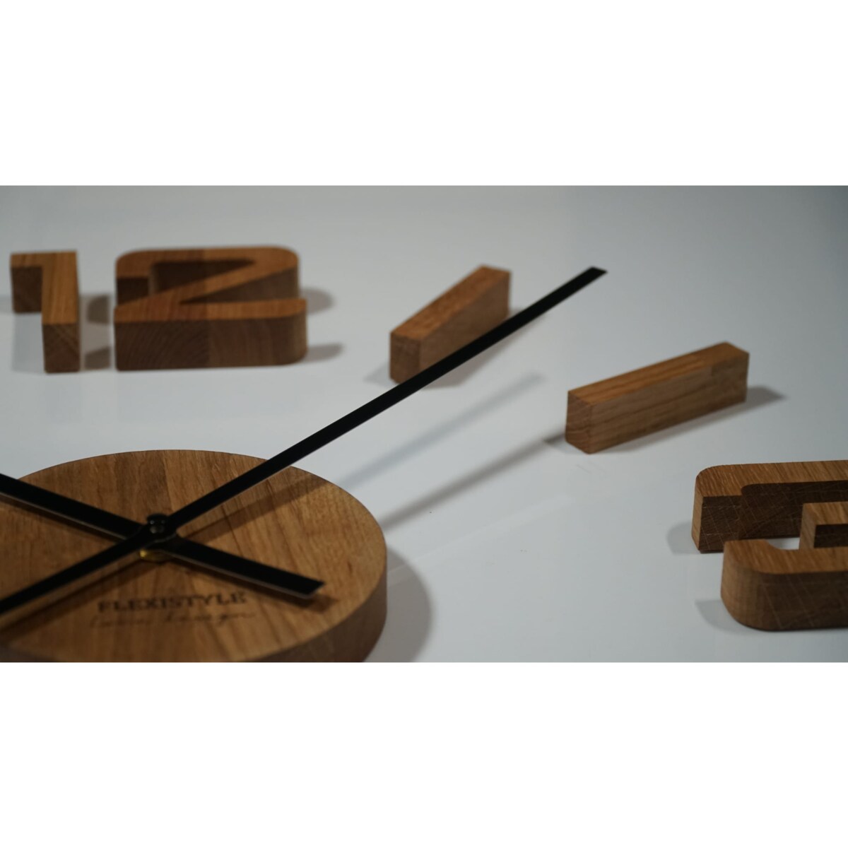 Drewniany zegar ścienny dębowy EKO 75cm