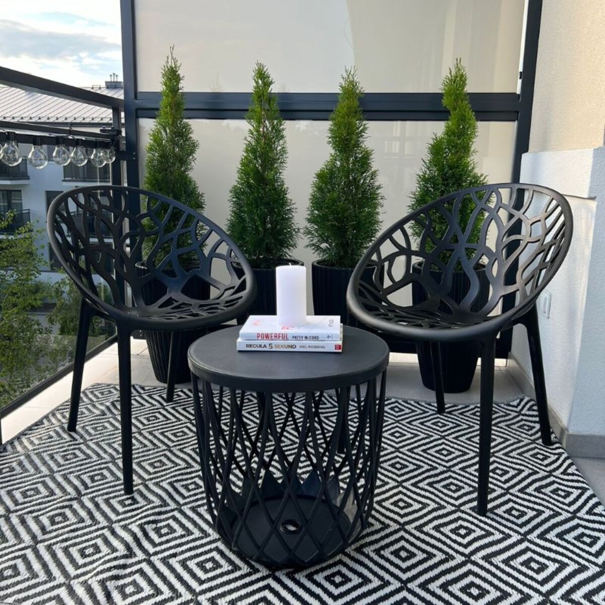 Krzesło plastikowe ażurowe nowoczesne czarne ogrodowe na balkon