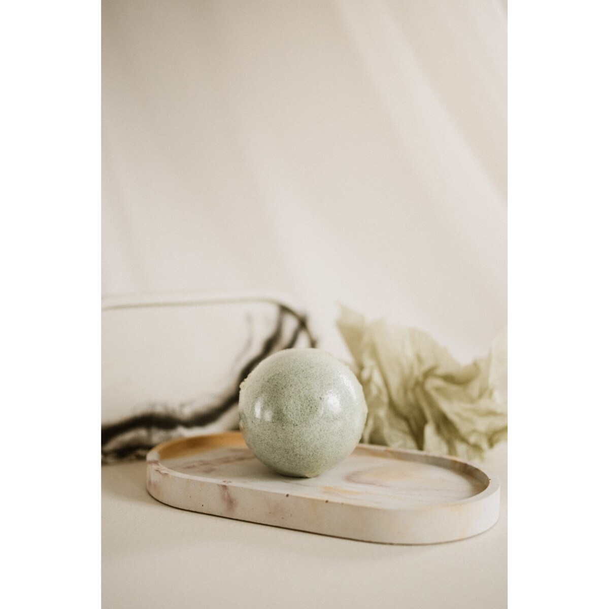 Oczyszczająco- łagodząca kula do kąpieli MINTY FUSION Cleansing and soothing Bath bomb