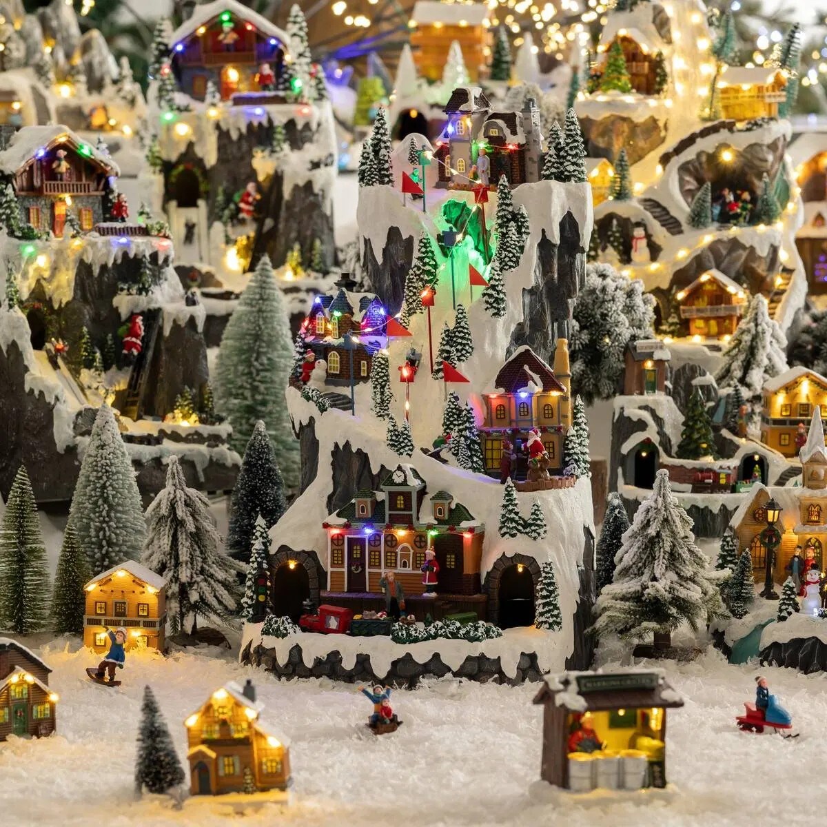 Dekoracja - grająca scenka świąteczna Wioska Zimowa 68x23x17 cm